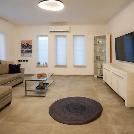 וילה רוני בריכה מחוממת Villa Roni Heated Pool 엘라트 외부 사진
